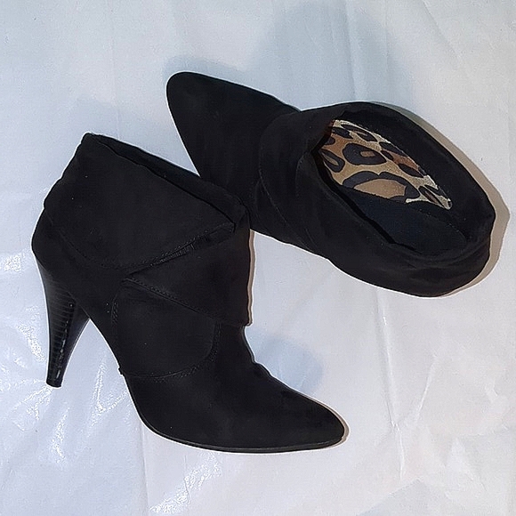 Dana Buchman Roswell Black High Heel Bootie Fold over top Pointed Toe sz 8 - Picture 2 of 16